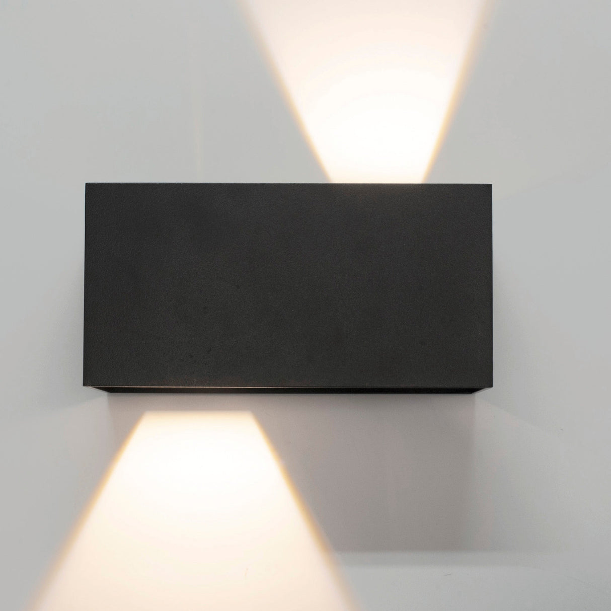 Applique DAVOS XL noire dimmable 2700k Mantra 8607