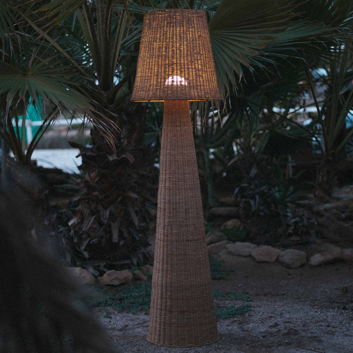 LAMPADAIRE EXTERIEUR NOMADE LOLA 165cm Ref LUMLOL165XXWLNW NWGARDEN