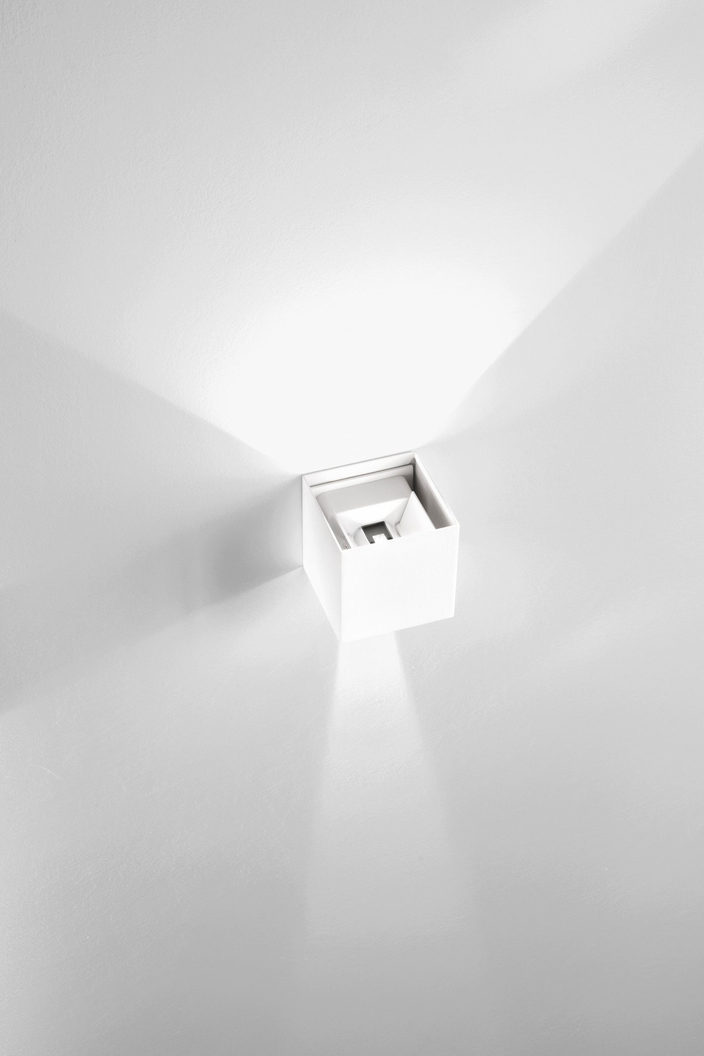 Applique CUBE blanche ONDA OAP0045