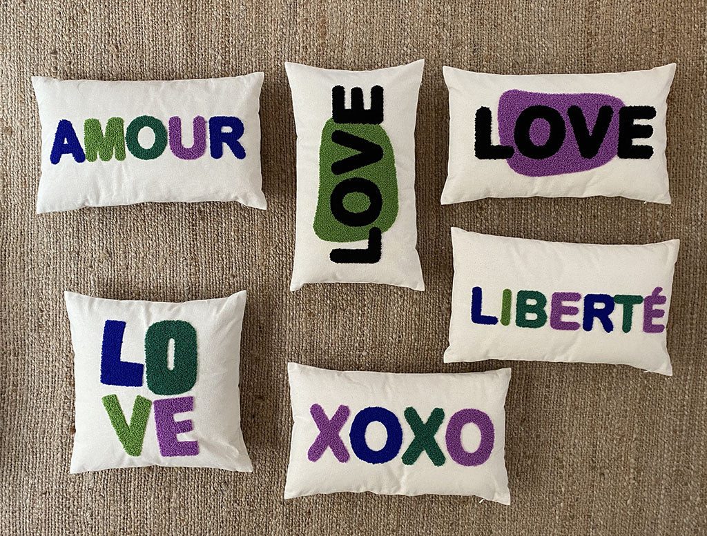 Coussin toile "LOVE" vert 30 cm x50 cm 015848