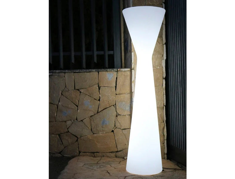 LAMPADAIRE BLANC RECHARGEABLE RGB KONIKA 170cm ref LUMKN170WLNW NWGARDEN (Copie)